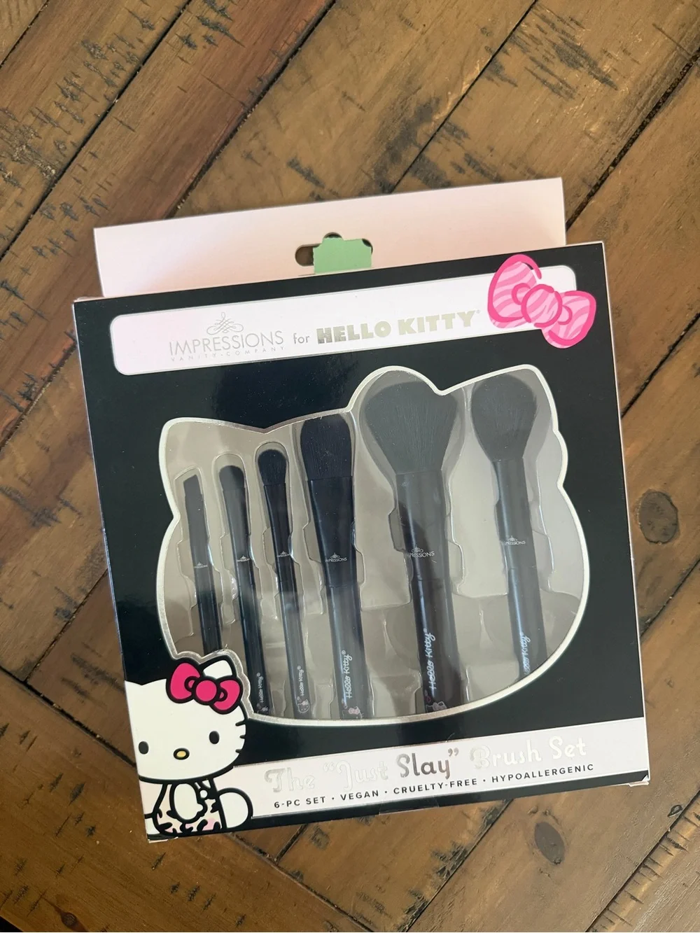 Hello Kitty Pink and White Makeup Brush Set Packaging